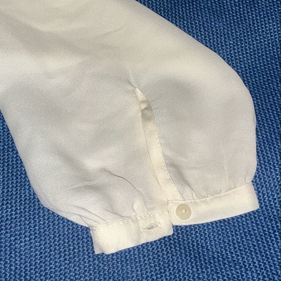 Floral Print White Blouse - Picture 7 of 9